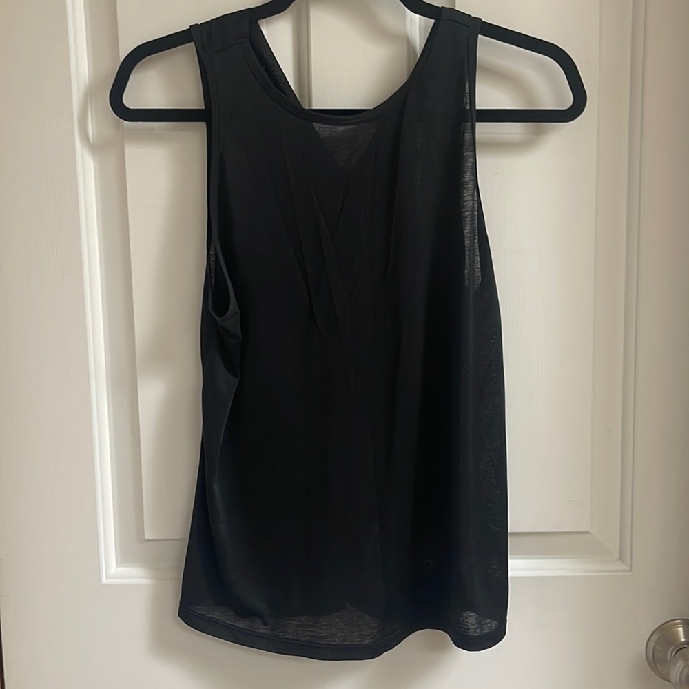 Lululemon top size 4